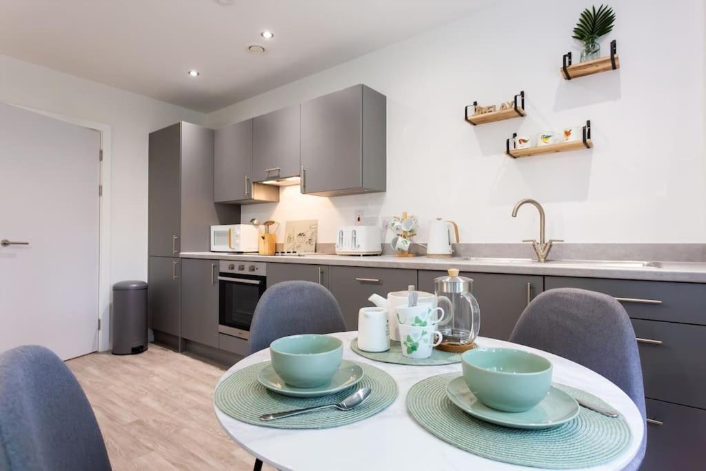 Polly'S Place Apartment Taunton & Free Off Road Parking & Wifi Bagian luar foto