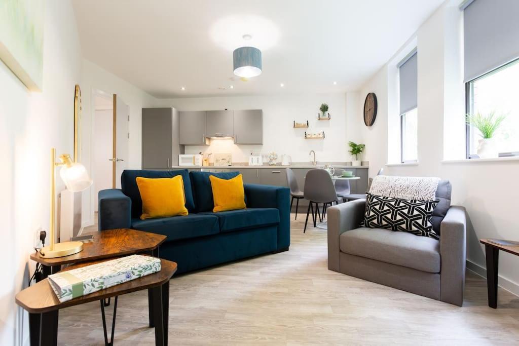 Polly'S Place Apartment Taunton & Free Off Road Parking & Wifi Bagian luar foto