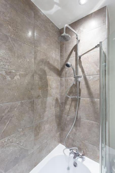 Polly'S Place Apartment Taunton & Free Off Road Parking & Wifi Bagian luar foto