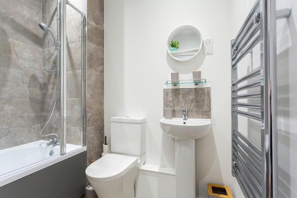 Polly'S Place Apartment Taunton & Free Off Road Parking & Wifi Bagian luar foto